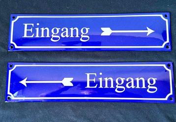 No reserve- Twee bolvormige emaille borden Eingang links en