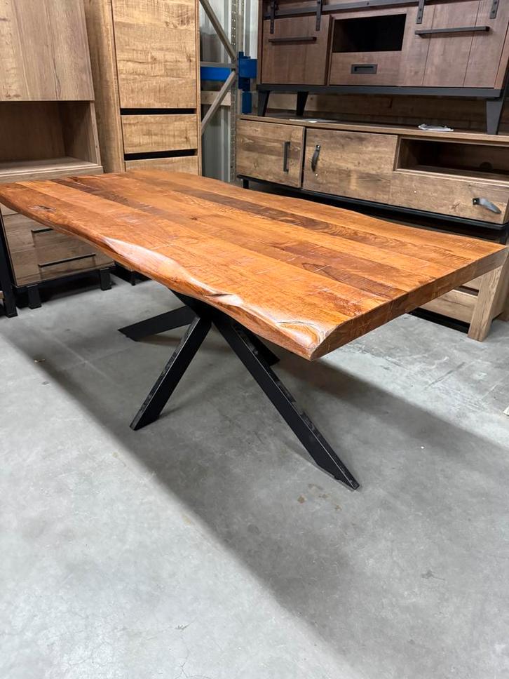 Boomstamtafel, acaciahout (nieuw, outlet), Huis en Inrichting, Tafels | Eettafels, Nieuw, Overige houtsoorten, Metaal