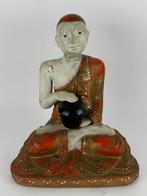 A large statue of a monk - Beeld - Myanmar/Birma (Zonder