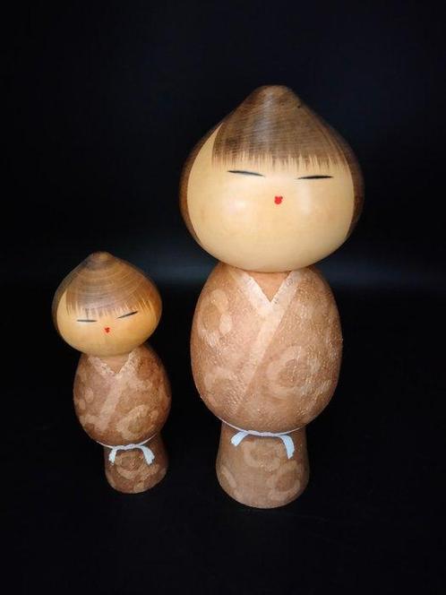 Watanabe Masao - Beeldje, Twee Prachtige kokeshi  Mushin, Antiek en Kunst, Curiosa en Brocante