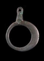 Europese bronstijd Brons Ringvormige hanger  (Zonder, Antiek en Kunst, Antiek | Overige Antiek