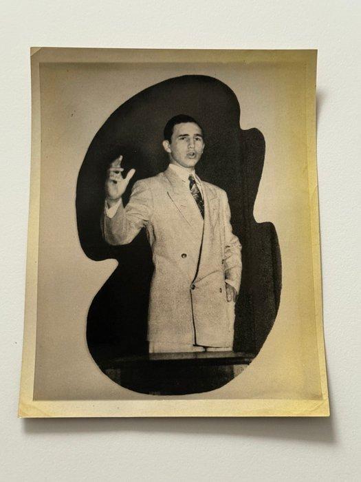 Anonimo - Joven universitario Fidel Castro en un discurso, Antiek en Kunst, Kunst | Designobjecten