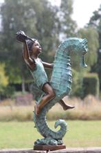 Sculpture, fontein meisje op zeepaard - 93 cm - BRONS MARMER