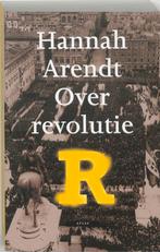 Over Revolutie 9789045009001, Boeken, Filosofie, Gelezen, Hannah Arendt, Verzenden