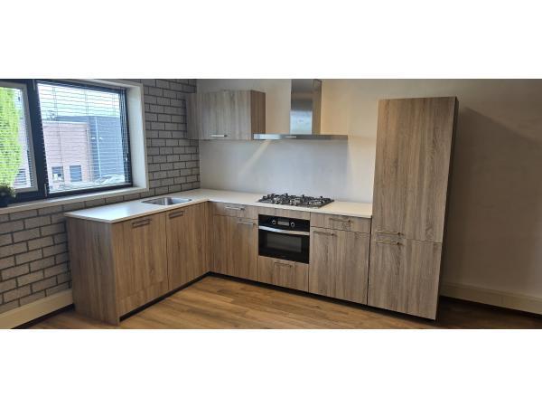 Veiling - Luxe Bruynzeel Showroomkeuken Hoekkeuken met  appa, Huis en Inrichting, Keuken | Complete keukens, Gebruikt