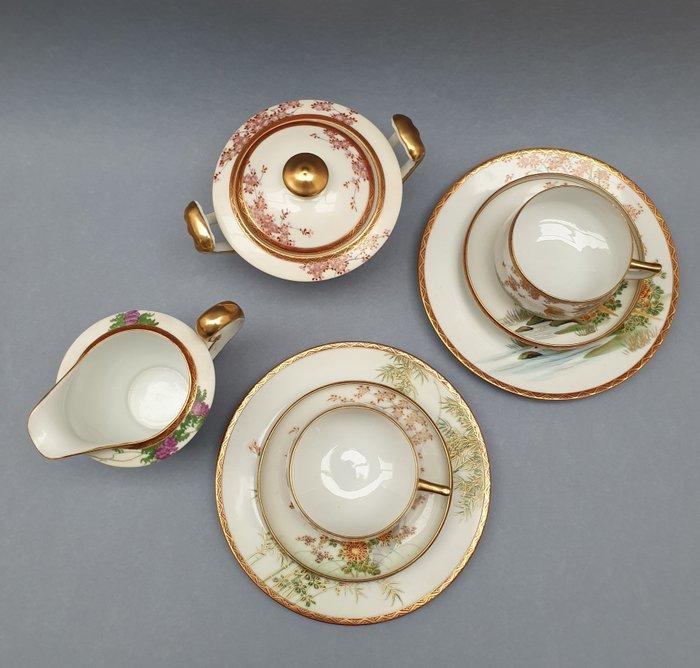 Soko China - Theeservies (8) - Beenderporselein - met de, Antiek en Kunst, Antiek | Meubels | Tafels