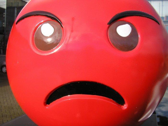 Beeld, DESIGNBEELD : EMOJI : POPART : XL BEELD - 27 cm -, Antiek en Kunst, Curiosa en Brocante