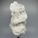 Natuurlijk heldere kwarts kristalcluster op metalen, Verzamelen, Mineralen en Fossielen