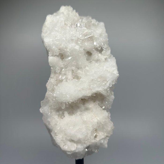 Natuurlijk heldere kwarts kristalcluster op metalen, Verzamelen, Mineralen en Fossielen