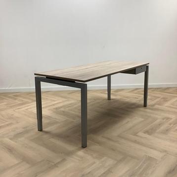 Tweedehands Bureau 180x80 cm met persoonlijke lade, midden beschikbaar voor biedingen