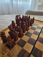 Bordspel - Prachtige, handgesneden houten schaakset - Hout, Antiek en Kunst