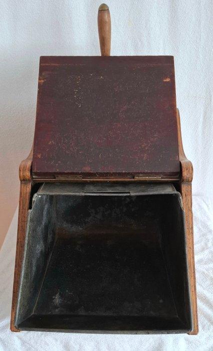 Antiek Bak - Hout, IJzer, Koper, Messing - 1920-1930 -, Antiek en Kunst, Curiosa en Brocante