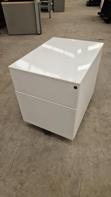 Ladeblok 56.5 x 42 x 49 cm wit gebruikt Met 2 lades Per