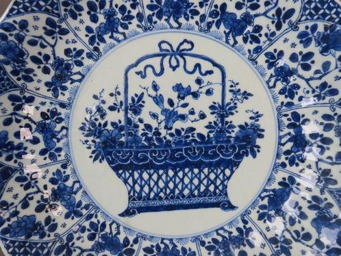 Kangxi (1662-1722) - Kom - LARGE! Moulded and Fluted -, Antiek en Kunst, Antiek | Overige Antiek