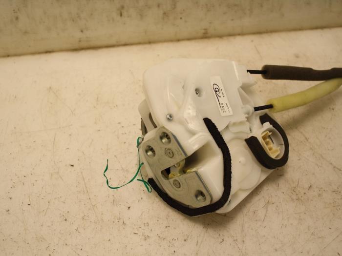 Deurslot Mechaniek 4Deurs rechts-voor Mazda 2. O169568, Autos : Pièces & Accessoires, Carrosserie & Tôlerie