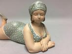 Figurine - Dame in badpak - Polystone - pierre moulue avec, Antiek en Kunst