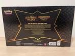 The Pokémon Company Box - Shining fates Crobat V-max, Hobby en Vrije tijd, Verzamelkaartspellen | Pokémon, Nieuw