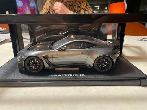 GT Spirit 1:18 - Modelauto - Aston Martin V12 Vantage, Hobby en Vrije tijd, Modelauto's | 1:5 tot 1:12