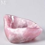 Monolithische natuurlijke rozenkwartsbadkuip – sculpturaal