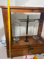 Balans of weegschaal - Glas, Hout, Metaal -