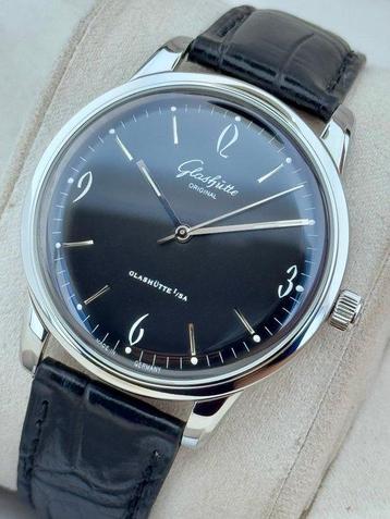 Glashütte Original - Sixties Automatic Black Dial - 03026 -
