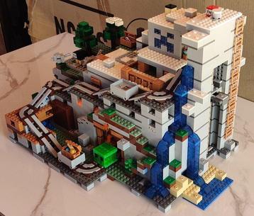 Lego Set - 21137 - Minecraft - The Mountain Cave beschikbaar voor biedingen