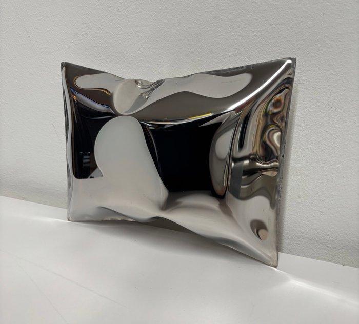 Peter Smith (1941) - sculptuur, Cushion II - 18.5 cm - Staal, Antiek en Kunst, Antiek | Overige Antiek