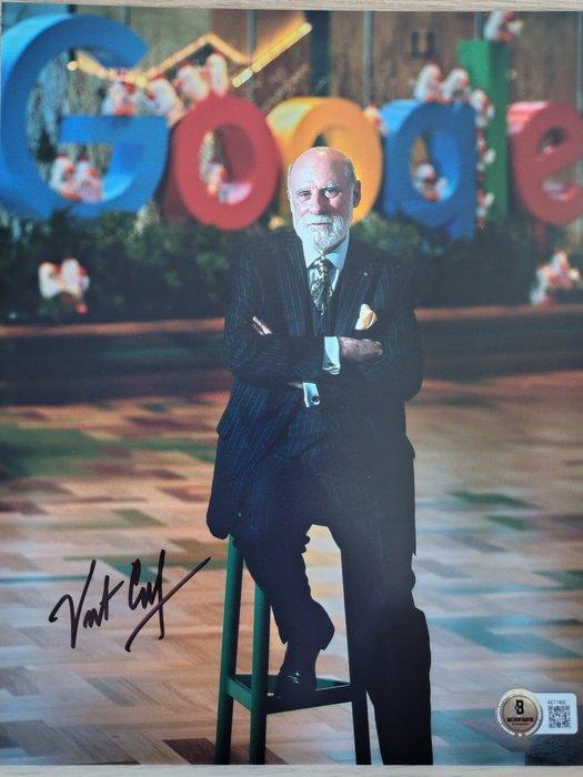Vint Cerf The father of the Internet Autograph Photo with, Games en Spelcomputers, Spelcomputers | Overige Accessoires