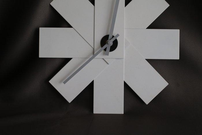 Wandklok - Normann - Metaal - 1990-2000 - Klok Watch me, Antiquités & Art, Curiosités & Brocante