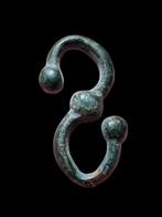 Époque Viking Amulette Fafnir en bronze très rare Pendentif, Handtassen en Accessoires, Antieke sieraden