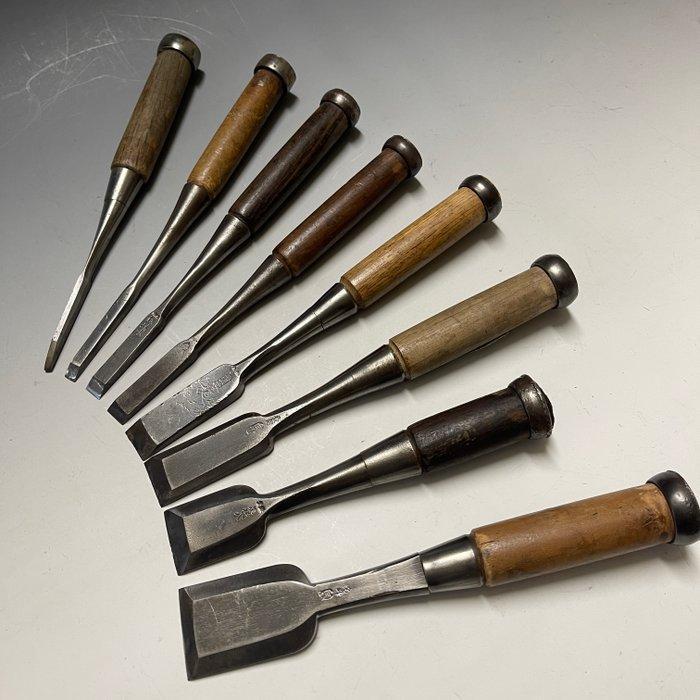 Tataki Oire Nomi / Bench Chisels Set of 8 with Leather Roll, Antiek en Kunst, Antiek | Wandborden en Tegels