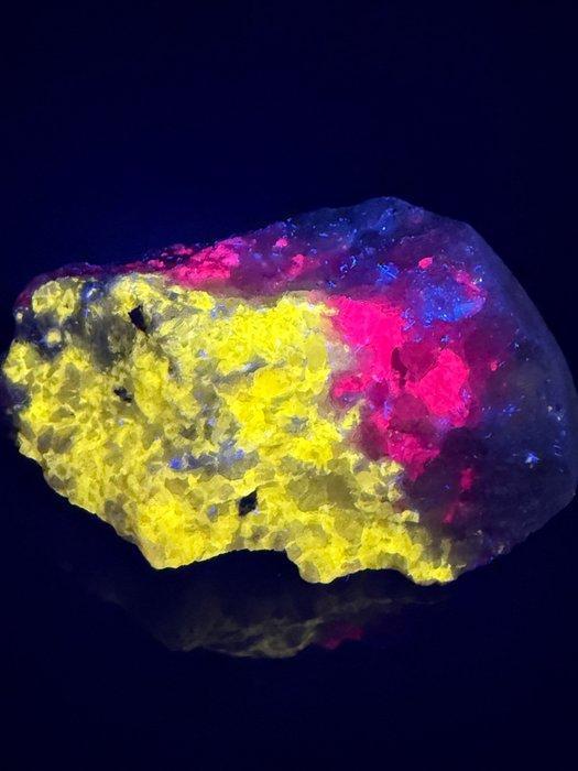 Super helder, zeldzaam en gemsachtig robijn en scapoliet., Verzamelen, Mineralen en Fossielen