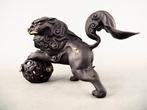 Fonderie de cuivre - Hideyama  - Lion sur une balle,