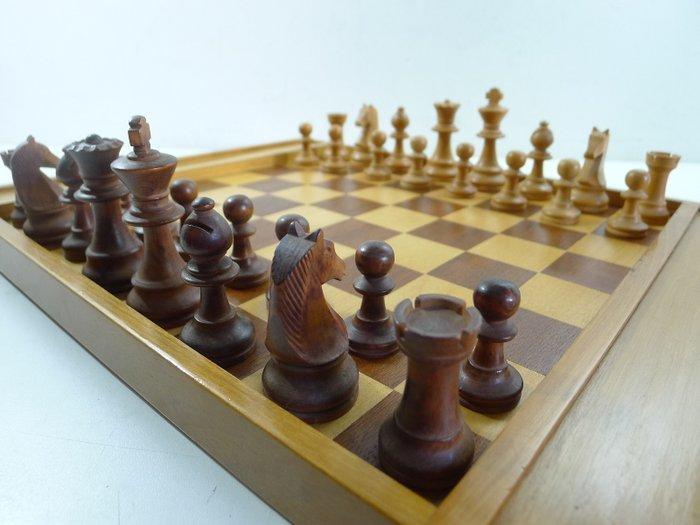 Echiquier damier et jeu déchecs Morize Chavet buis et, Antiek en Kunst, Curiosa en Brocante