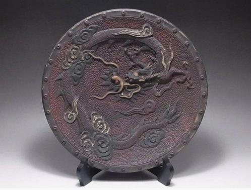 Dragon nageant dans les nuages, comme du fer, une assiette, Antiek en Kunst, Antiek | Overige Antiek