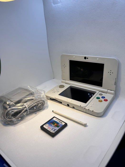 Nintendo - New 3DS - White • Used but like NEW • Charger +, Games en Spelcomputers, Spelcomputers | Overige Accessoires