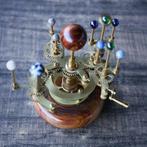 Celestial table globe - 2025 - 11 Premium Mechanisch, Antiek en Kunst