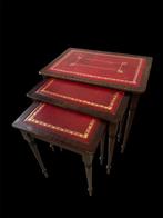 Tables gigognes - Acajou - Trois tables dappoint, Antiquités & Art