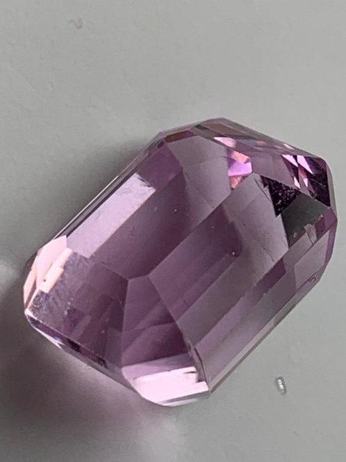 1 pcs Roze Kunziet - 24.69 ct - International Gemological, Handtassen en Accessoires, Edelstenen