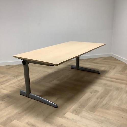 Tweedehands Ahrend verstelbaar bureau 160x80 cm, Ahorn -, Huis en Inrichting, Bureaus, Bureau, Gebruikt, In hoogte verstelbaar