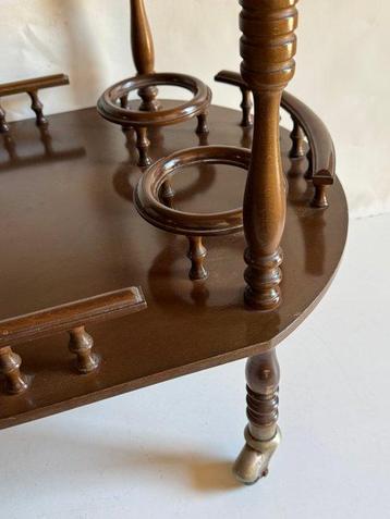 Chariot de service - Bar Troley, en bois sculpté - milieux