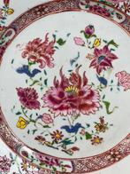 Qing-dynastie Famille-rose bord met bloemendecoratie - Qing, Antiek en Kunst