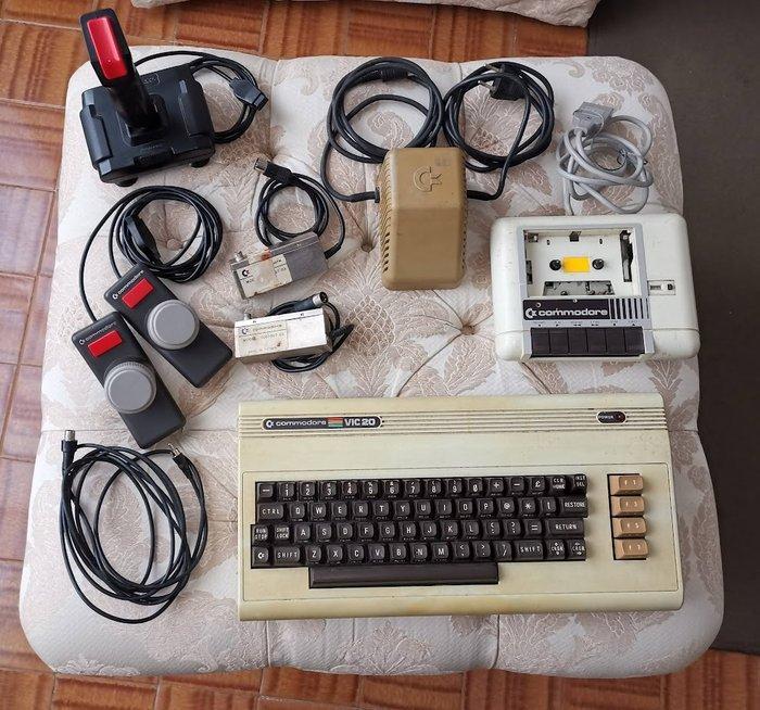 Commodore VIC-20 computers and various vintage accessories, Games en Spelcomputers, Spelcomputers | Overige Accessoires