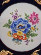Meissen – Prunkteller mit Blumenbukett, Kobaltrand und
