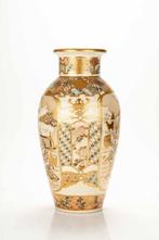 Vase - Céramique, Émail, Or, Un grand vase Satsuma orné de