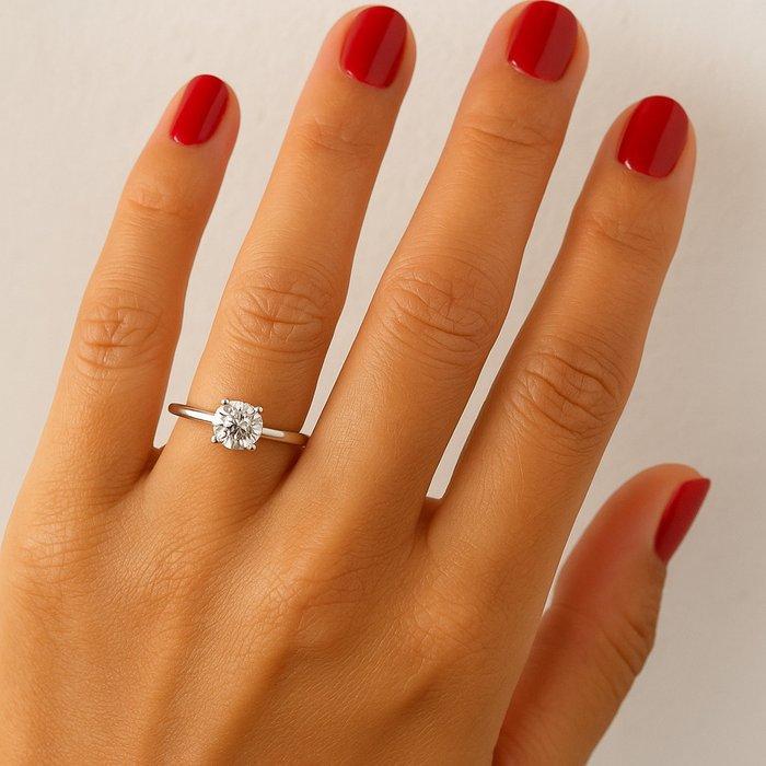 Ring - 14 karaat Witgoud - 0.70ct. tw. Diamant (Natuurlijk), Handtassen en Accessoires, Ringen