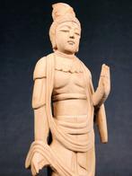 Standing statue of Kannon Bodhisattva  made by Ou, Antiek en Kunst