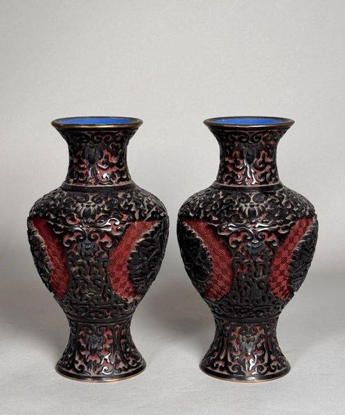 Vase en forme de bouteille - laque de cinabre - Chine -, Antiek en Kunst, Antiek | Overige Antiek