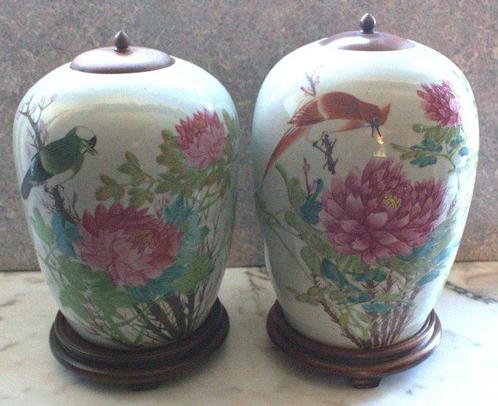 2 X Chinese gemberpot hand geschilderd incl. houten voet. -, Antiek en Kunst, Antiek | Overige Antiek