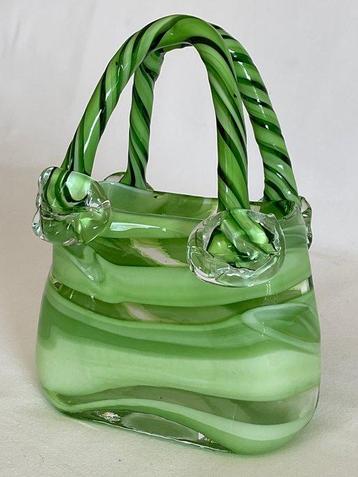Vase  - verrerie soufflée artisanale en forme de sac à main